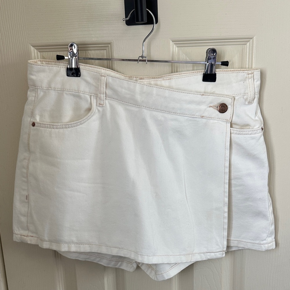 Zara Skort in off White. Size 28 Mex. US MED